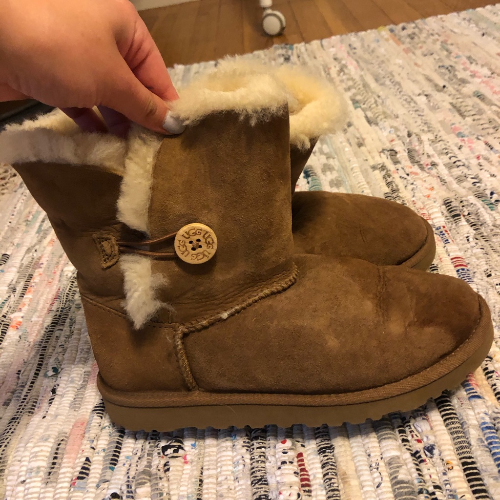 Chestnut Button Uggs